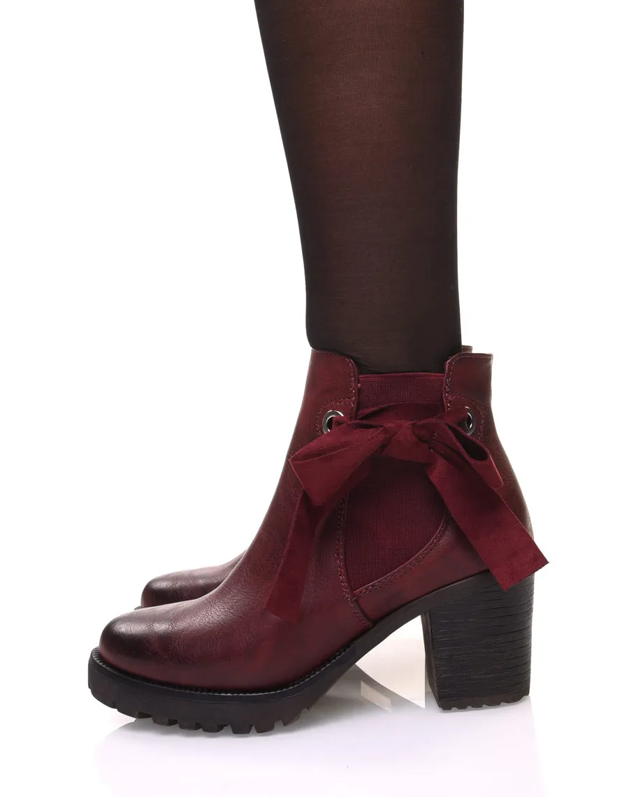 Bottines crantée bordeaux à noeuds et oeillets