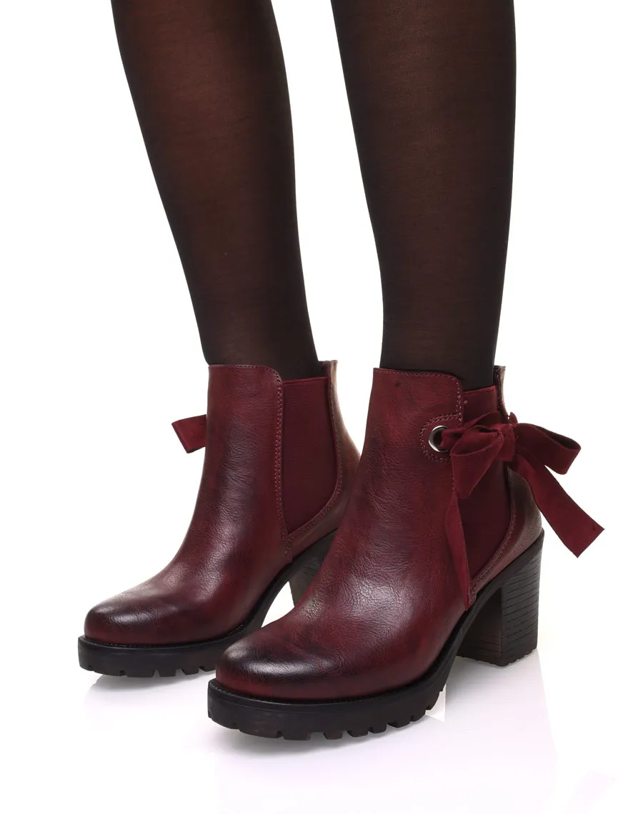 Bottines crantée bordeaux à noeuds et oeillets