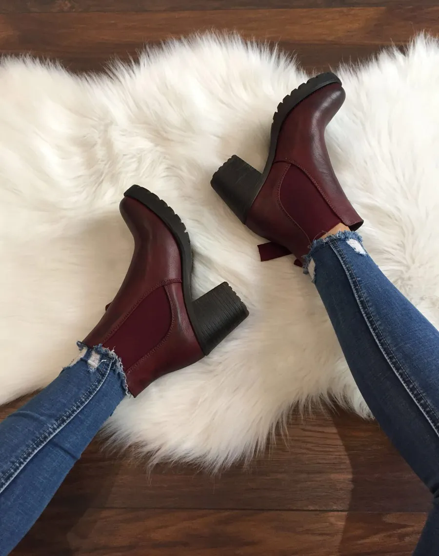 Bottines crantée bordeaux à noeuds et oeillets