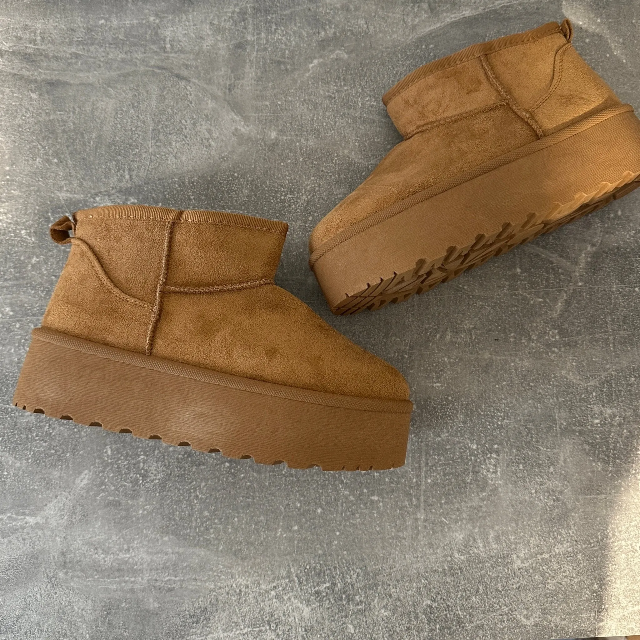 BOTTINES FOUREES CAMEL LOU