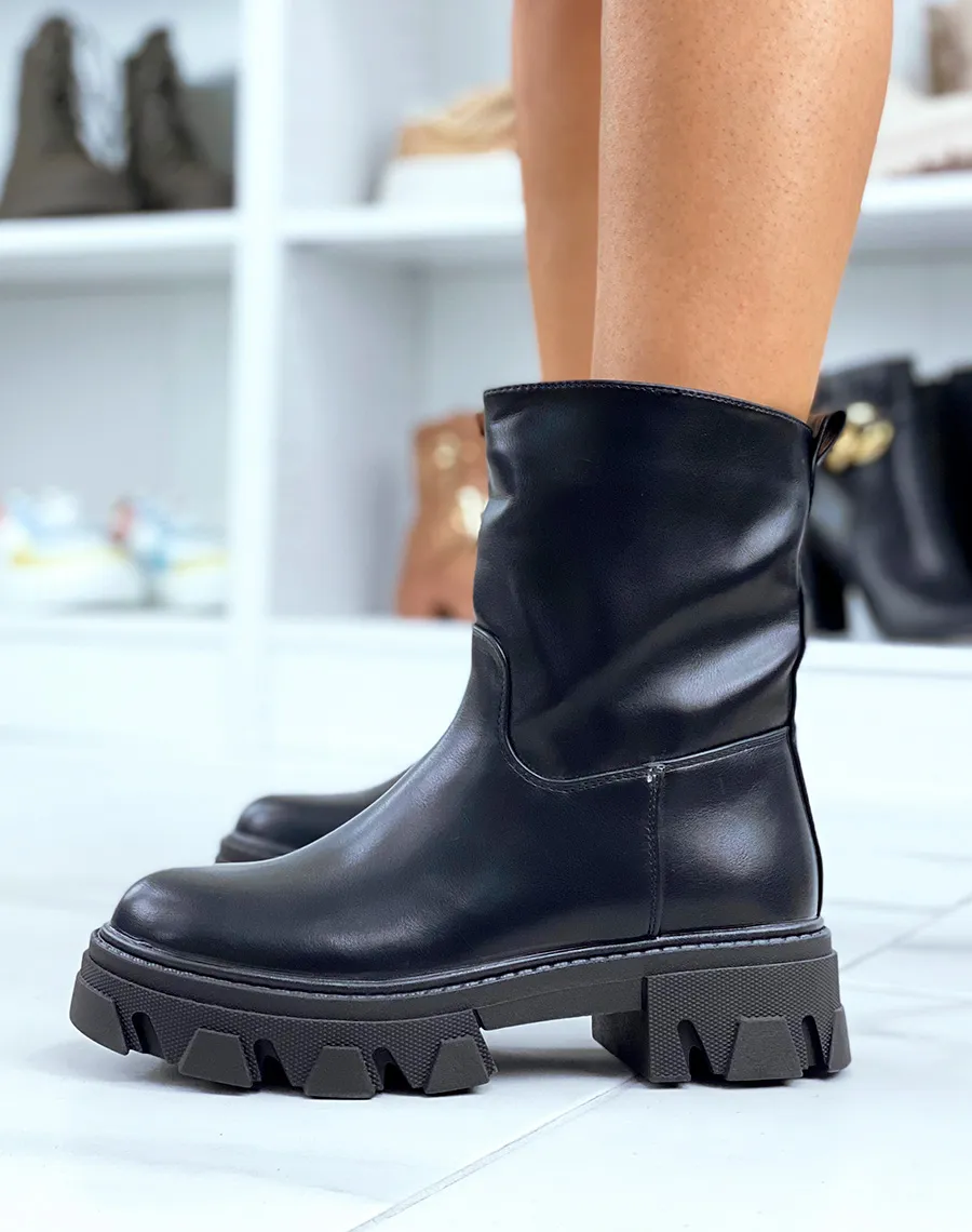 Bottines noires effet chaussette en similicuir et semelle crantée