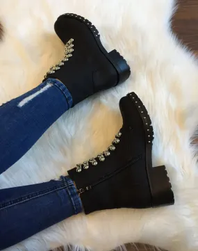 Bottines noires mattes avec chaînes