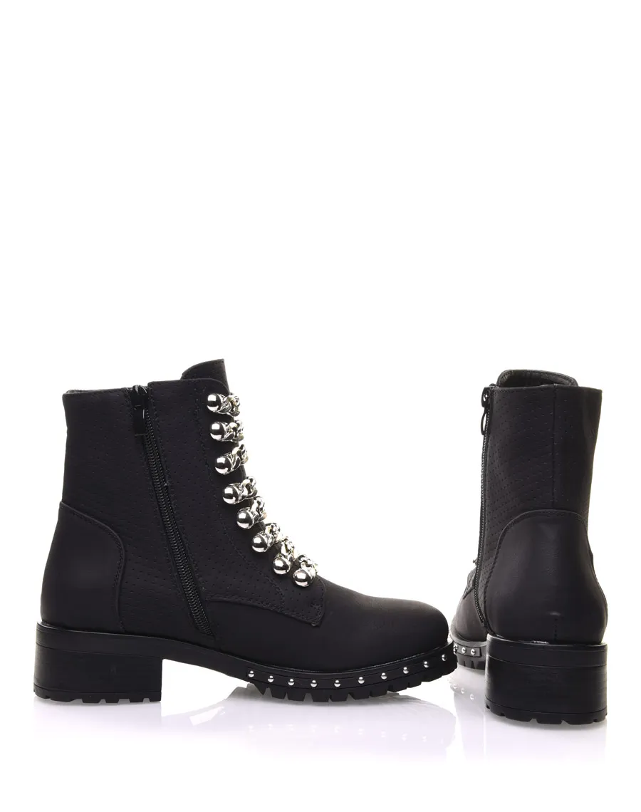 Bottines noires mattes avec chaînes