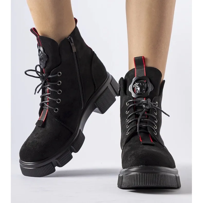 Bottines noires ornées d'une bordure Monrency rouge le noir