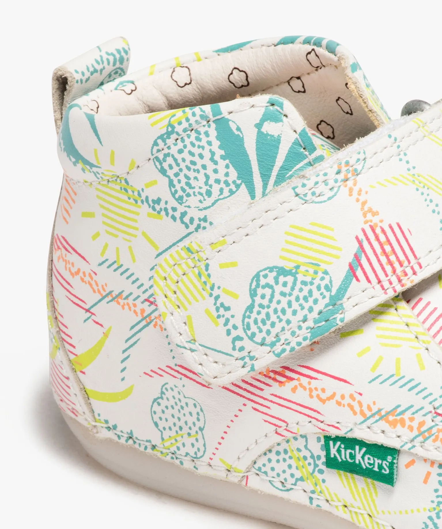 Chaussures premiers pas bébé fille en cuir à motifs et à scratch - Kickers blanc