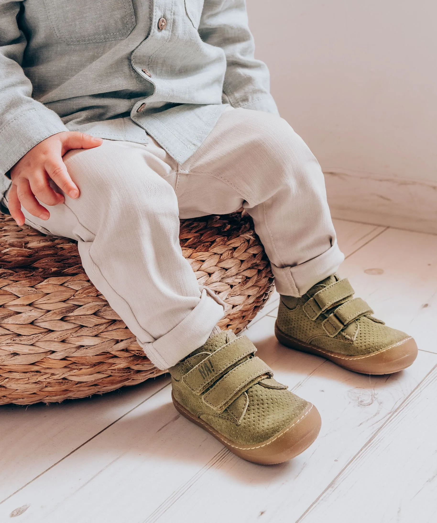 Chaussures premiers pas bébé garçon en cuir suédine uni avec double scratch -  NA! vert