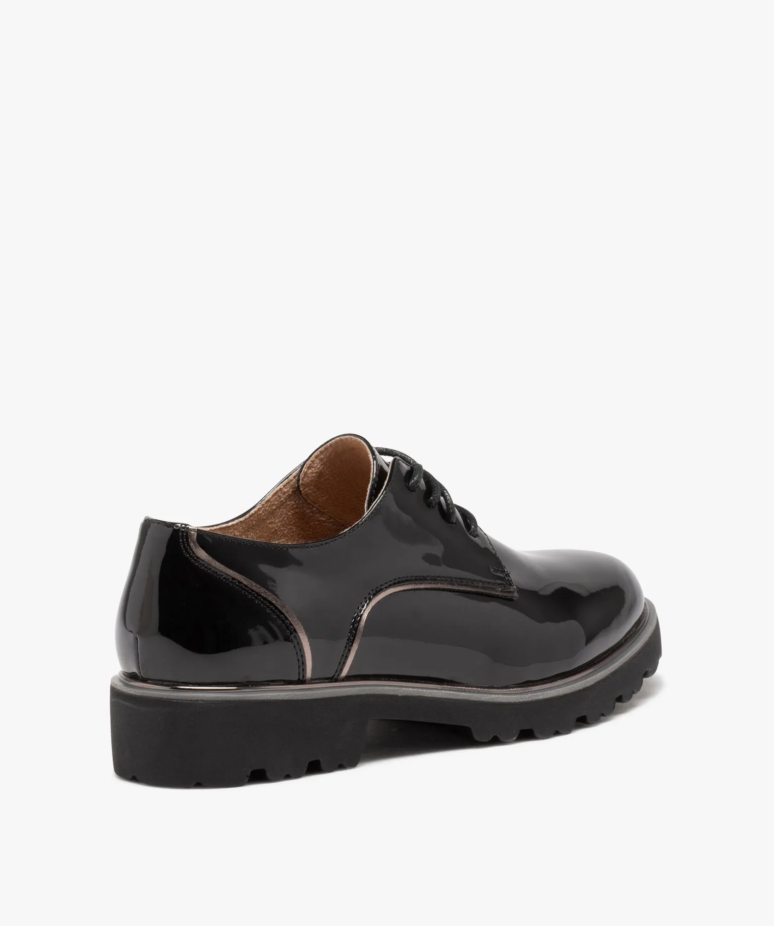 Derbies femme vernis à semelle crantée et lacets ronds noir