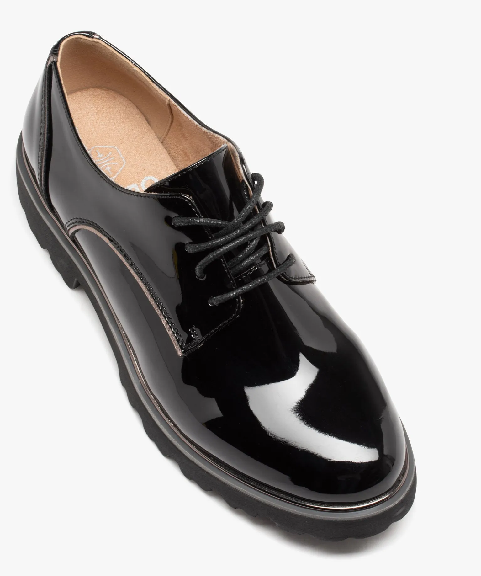 Derbies femme vernis à semelle crantée et lacets ronds noir