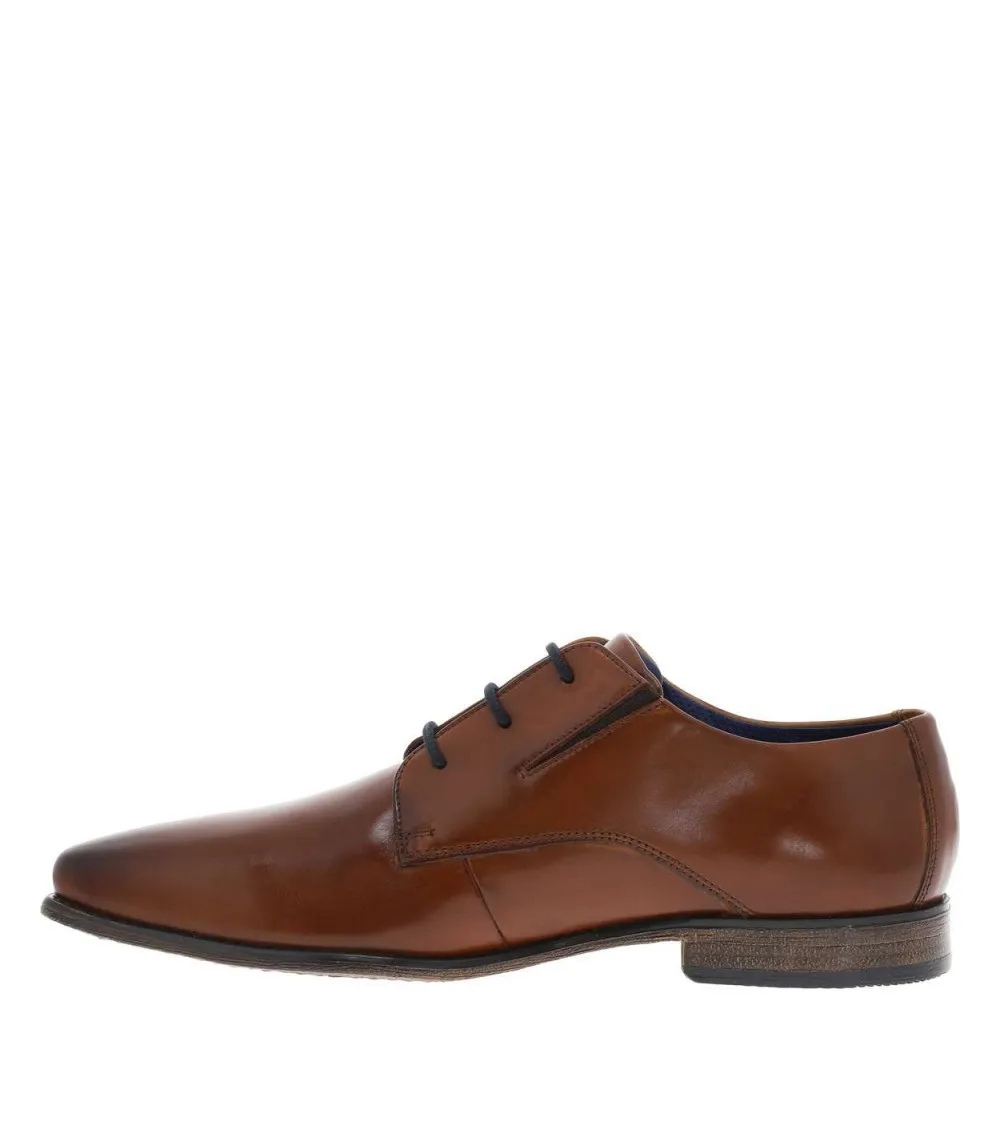 Derbies à lacets rond et talon plat Bugatti en cuir cognac