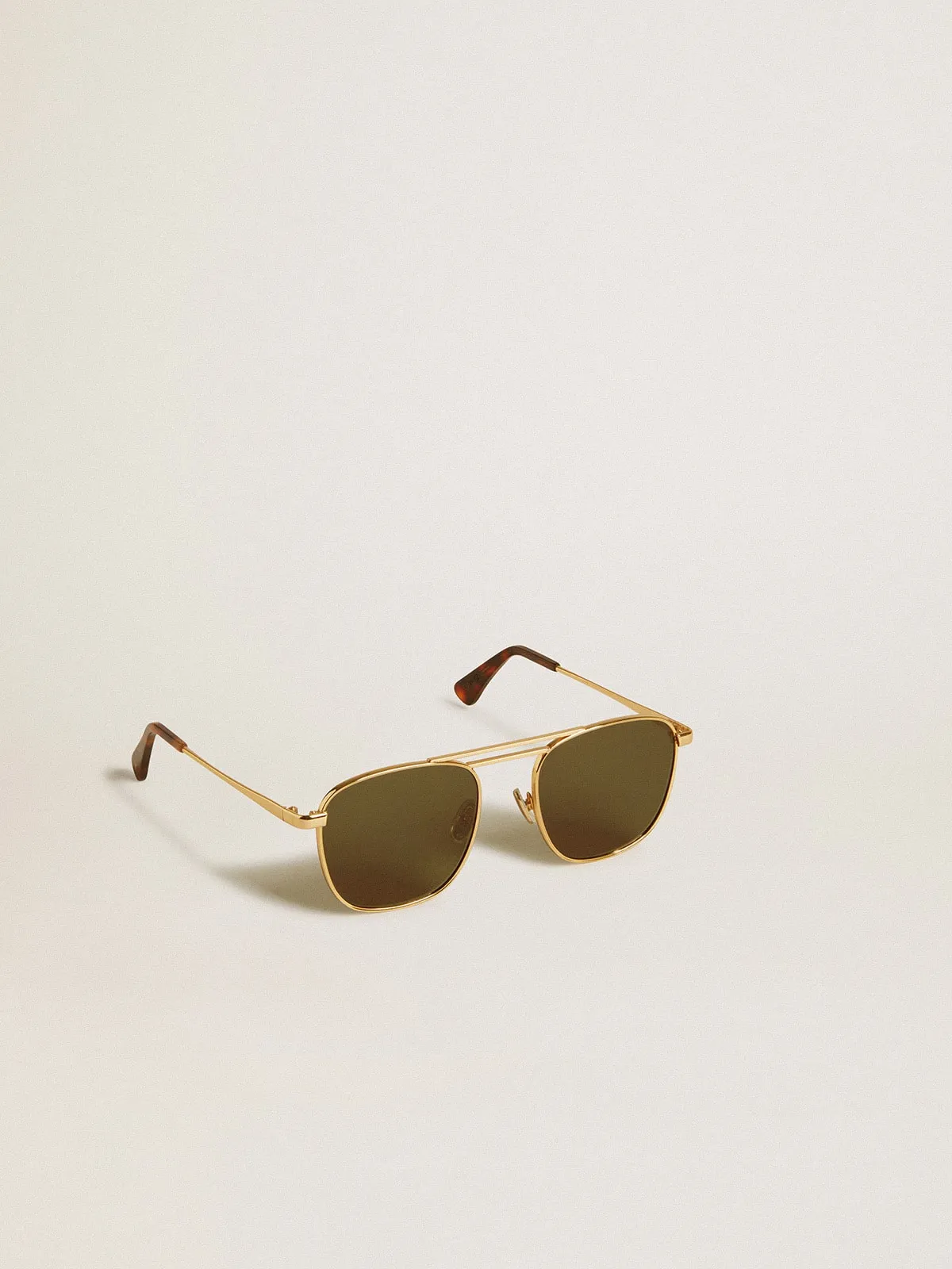 Lunettes de soleil modèle aviateur avec monture dorée et verres verts  | Golden Goose