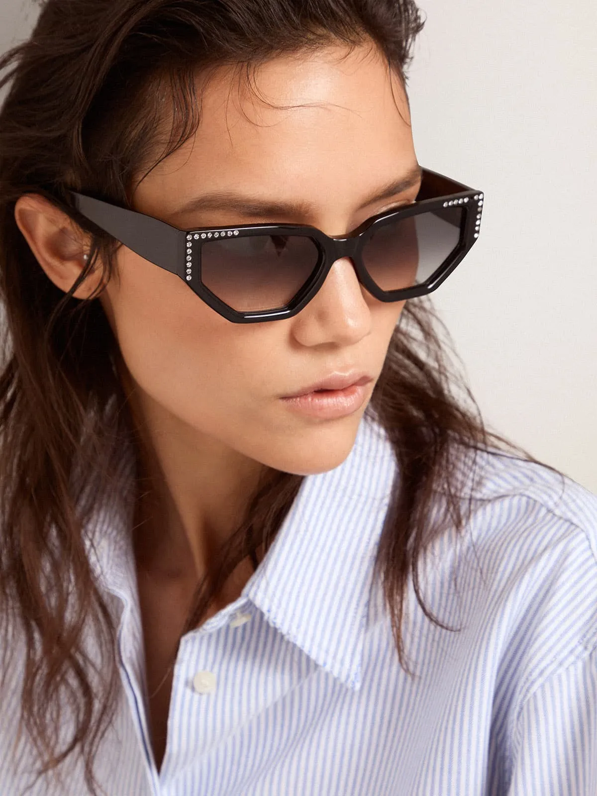 Lunettes de soleil modèle rectangulaire avec monture noire et cristaux | Golden Goose