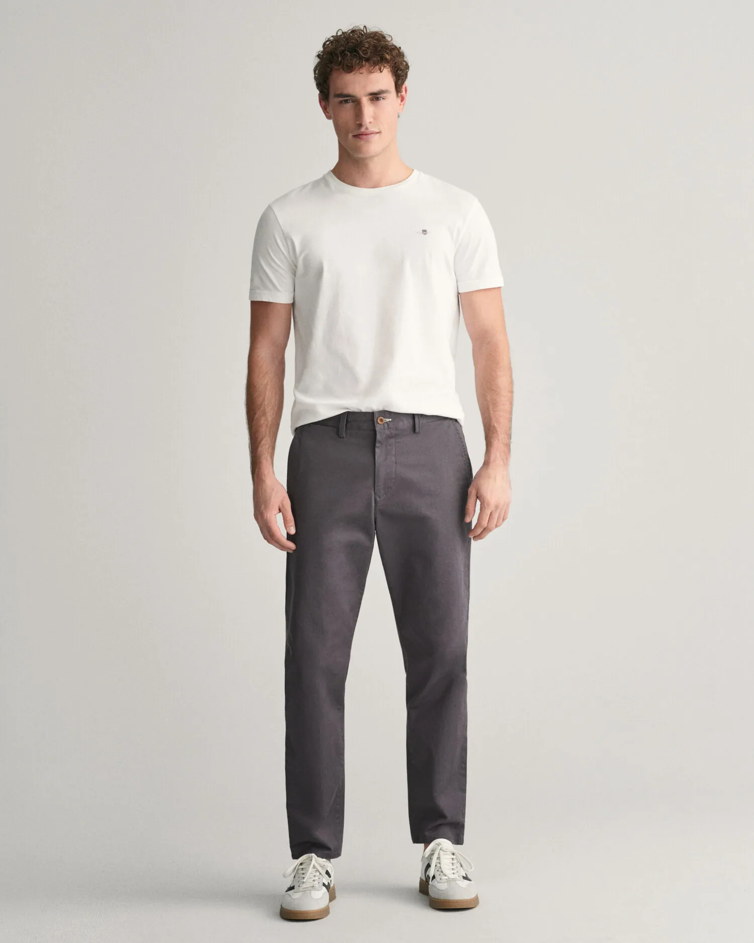 Pantalon chino en sergé ajusté