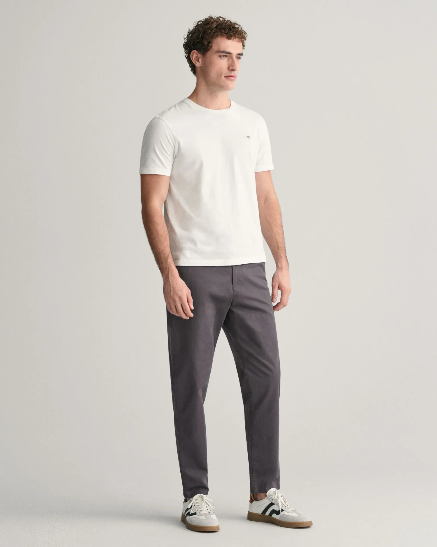 Pantalon chino en sergé ajusté