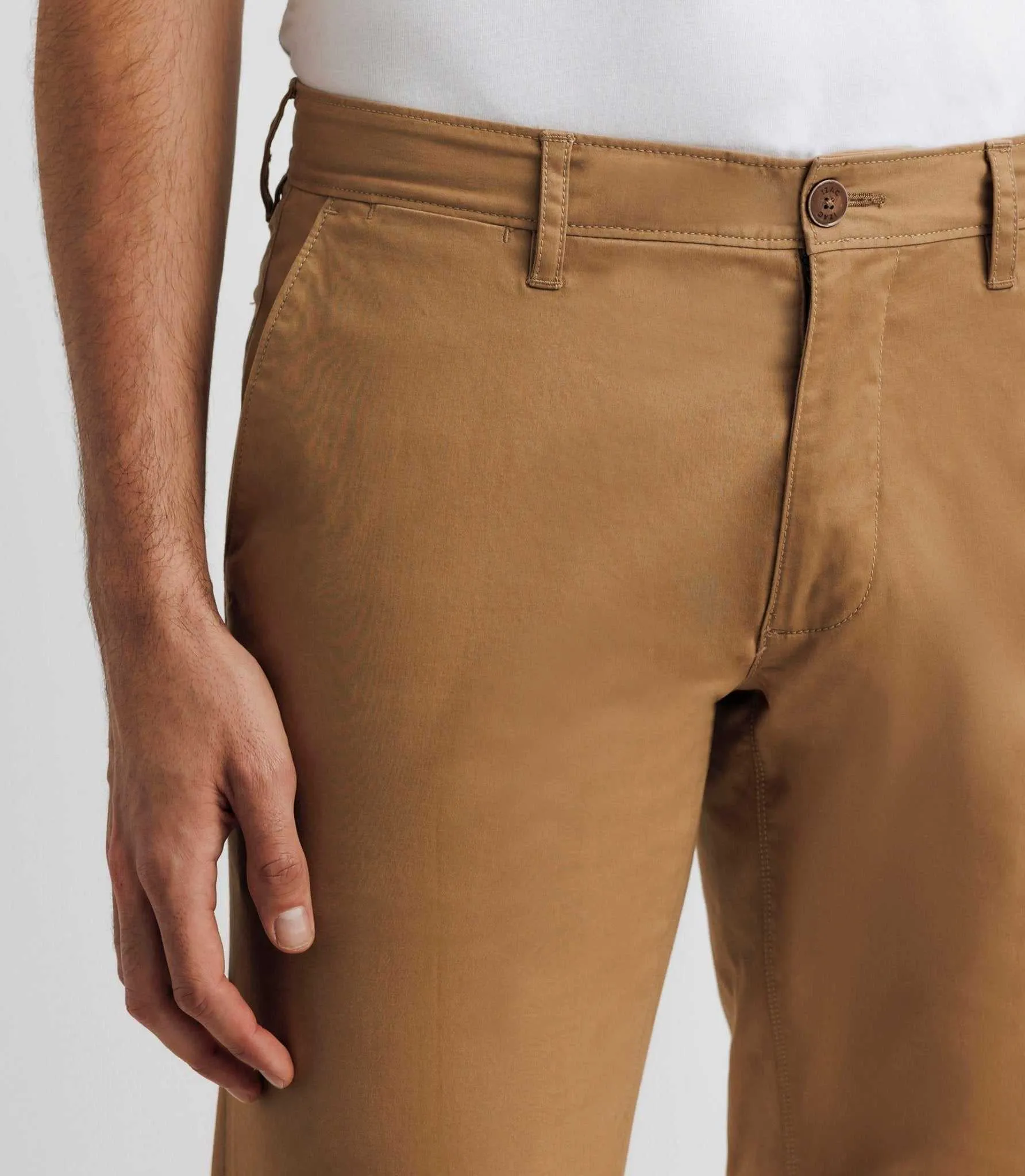 Pantalon chino satin camel