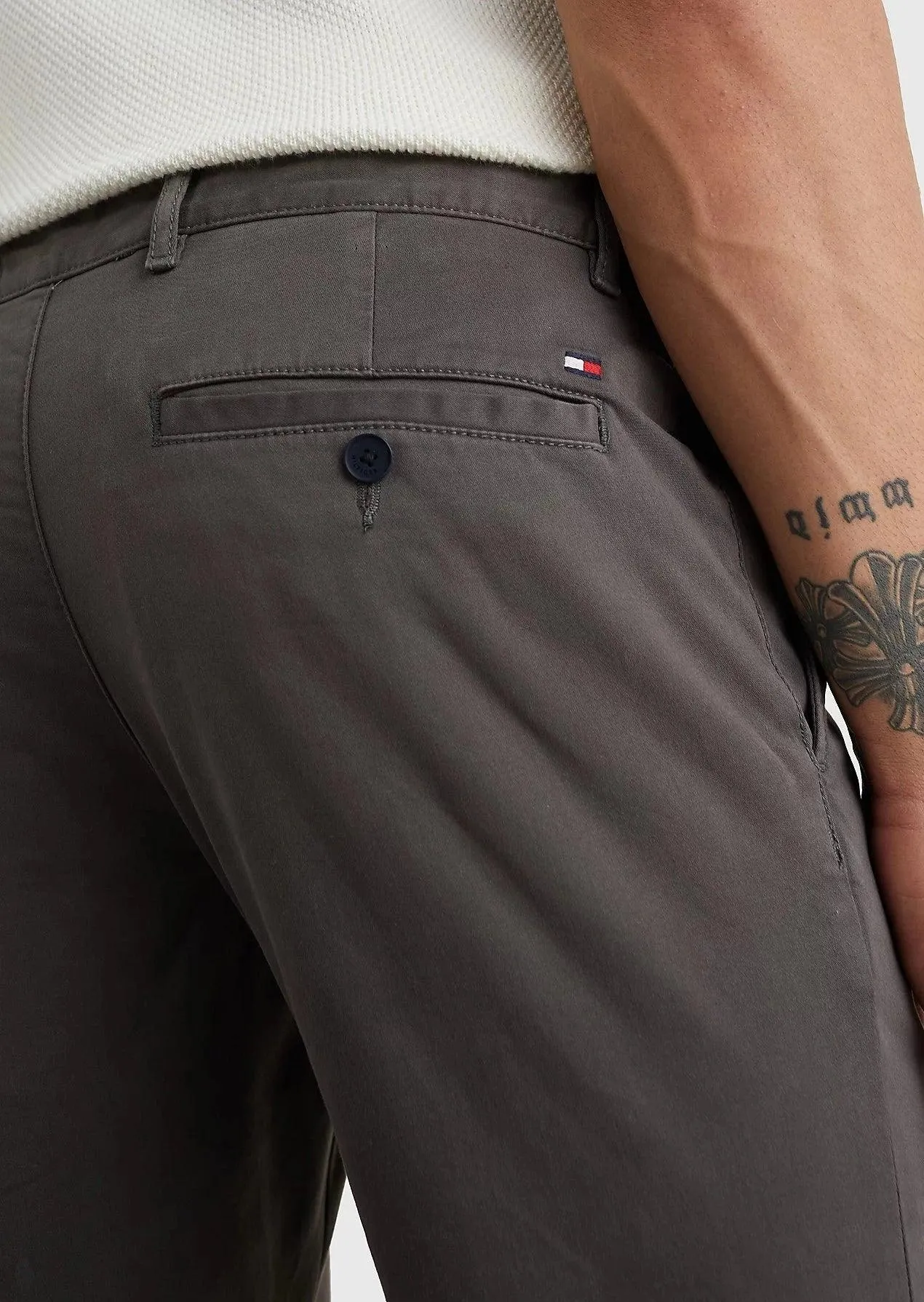 Pantalon chino Tommy Hilfiger slim gris en coton bio