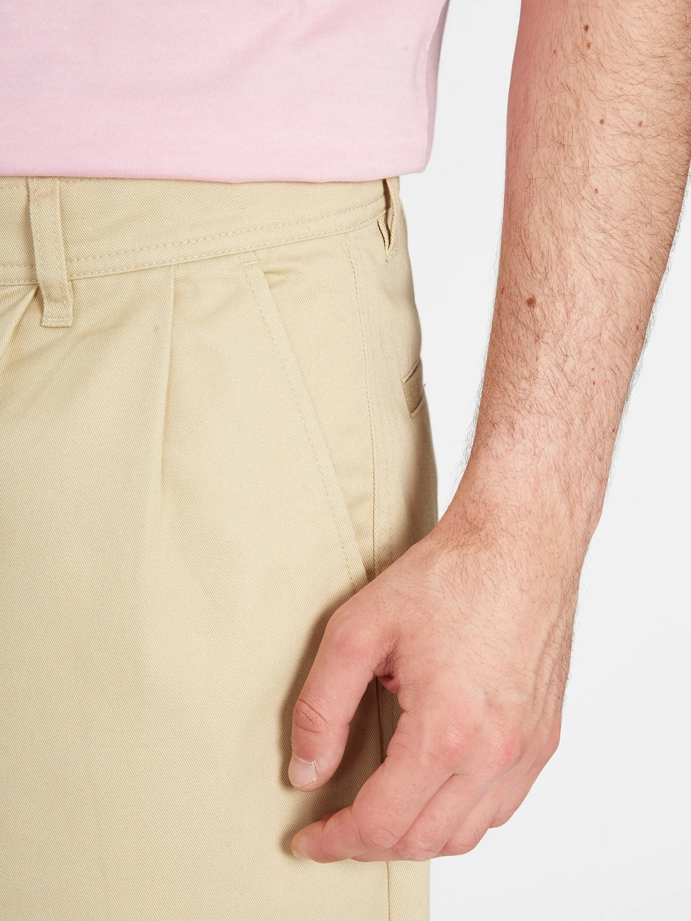 Pantalon Pleated Chino - ALMOND