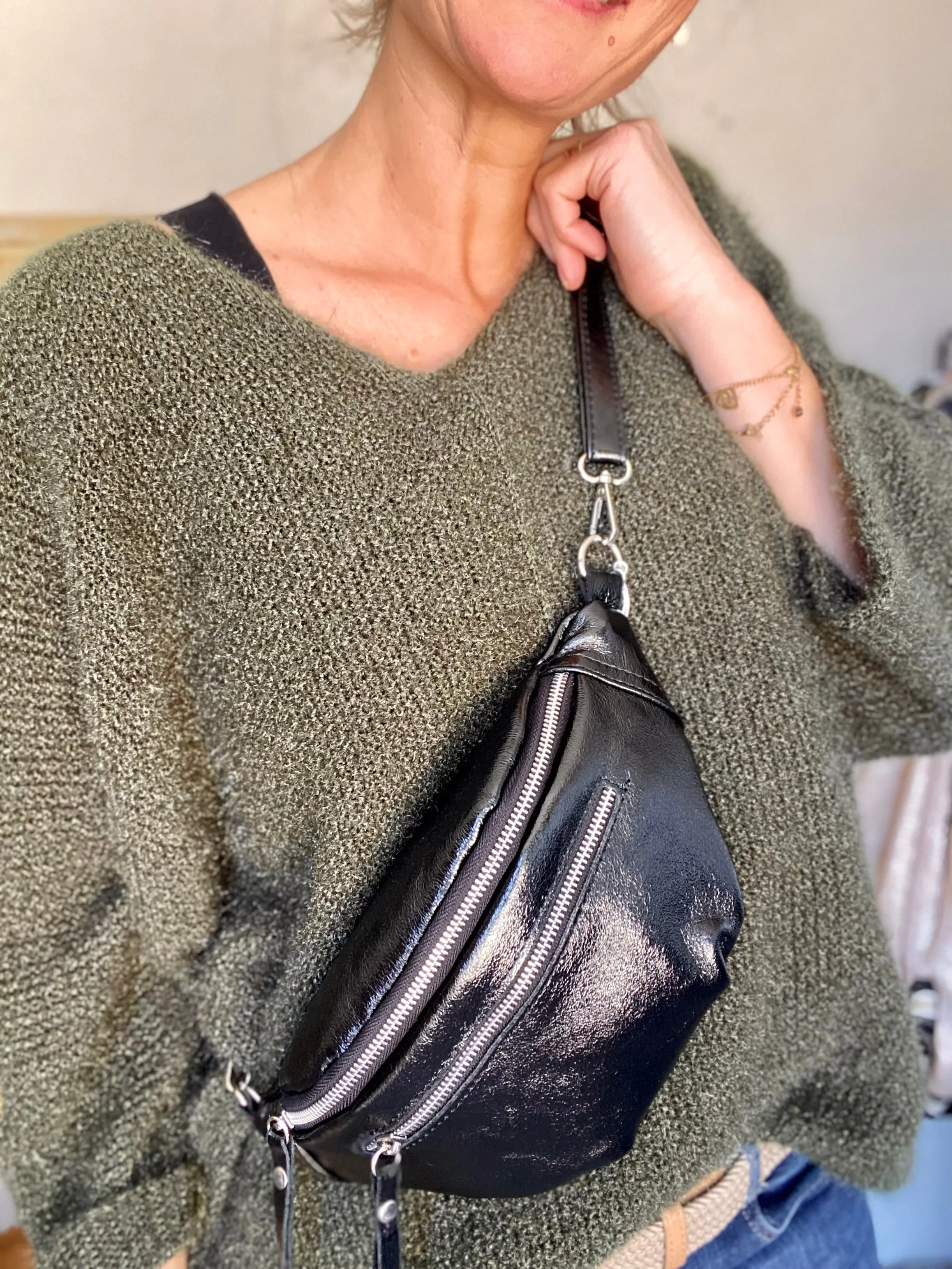 Sac banane en cuir irisé double poche - OPALE - noir