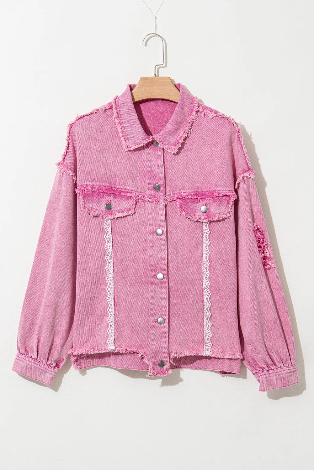 Veste en jean boutonnée effet vieilli en dentelle rose